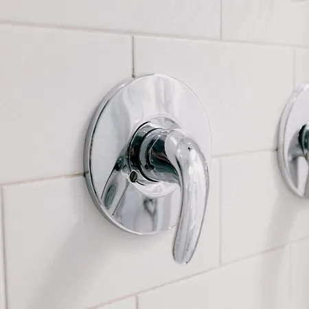 Master Bedroom With Ensuite منزل للإقامة