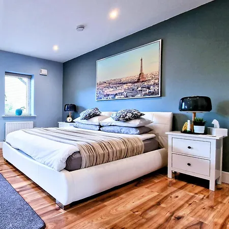 Master Bedroom With Ensuite Homestay *