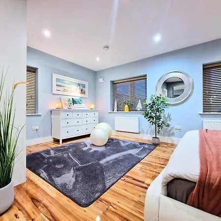 Master Bedroom With Ensuite Homestay Lucan