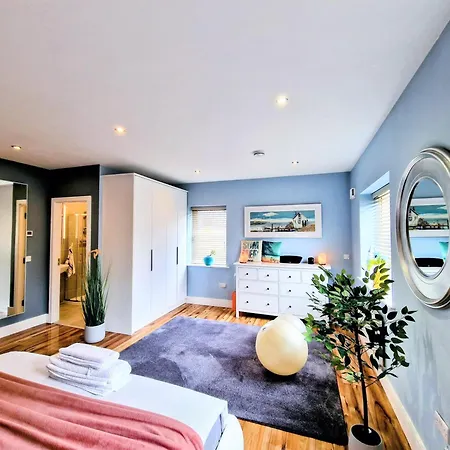 Master Bedroom With Ensuite *