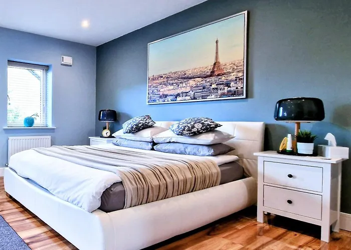 Master Bedroom With Ensuite 홈스테이 *