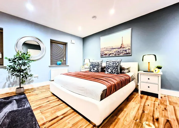 Master Bedroom With Ensuite * 루칸